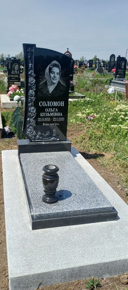 Памʼятник з хрестом